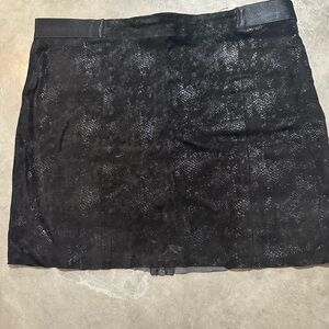 Alice + Olivia Black 100% Leather Mini Skirt - Snakeskin Pattern – Size 10